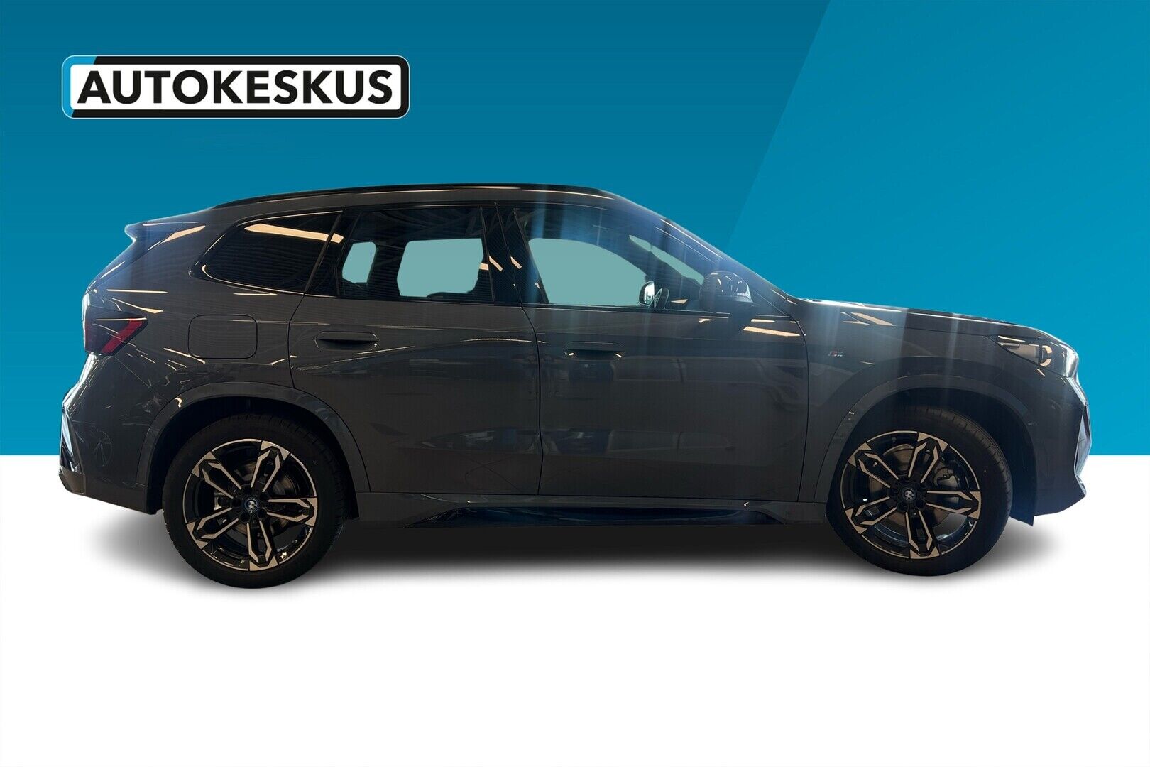 BMW iX1 iso kuva 10