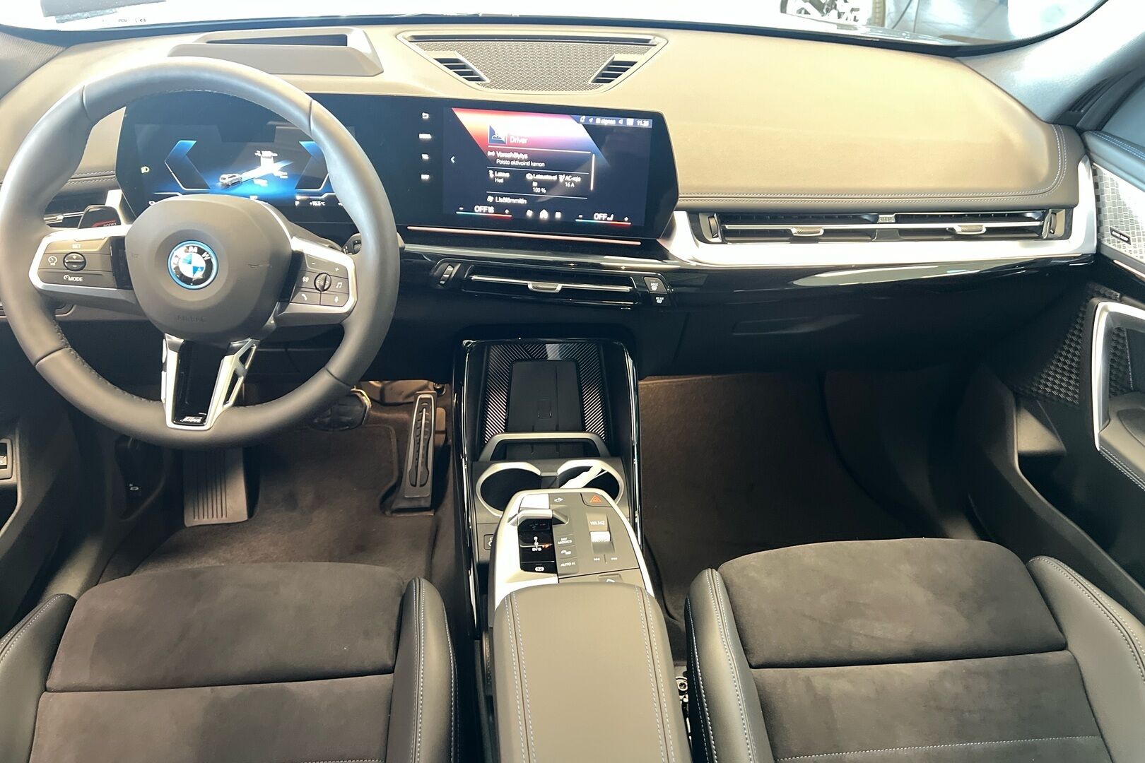 BMW iX1 iso kuva 1
