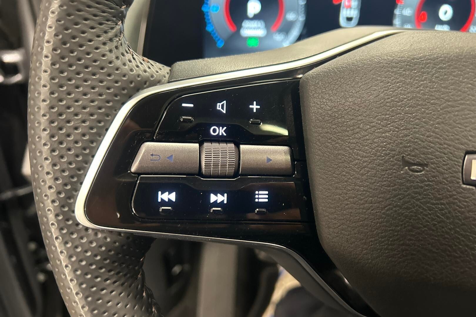 Nissan Ariya iso kuva 15