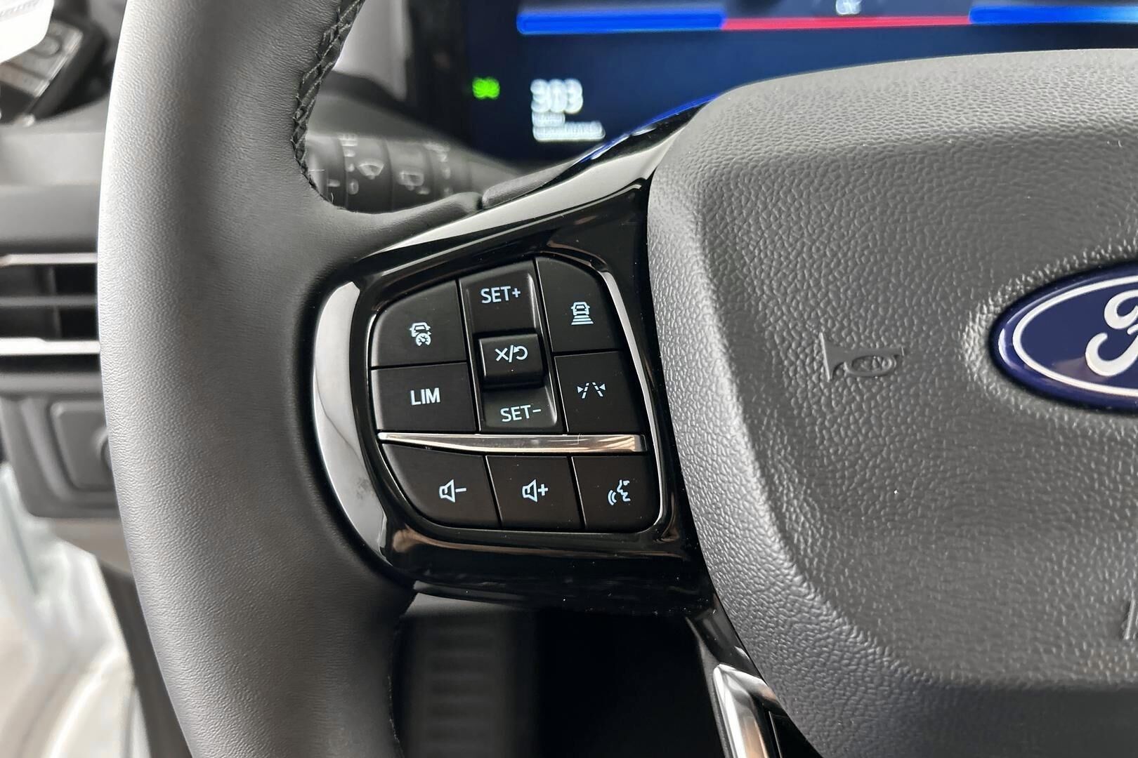 Ford Tourneo Custom iso kuva 22