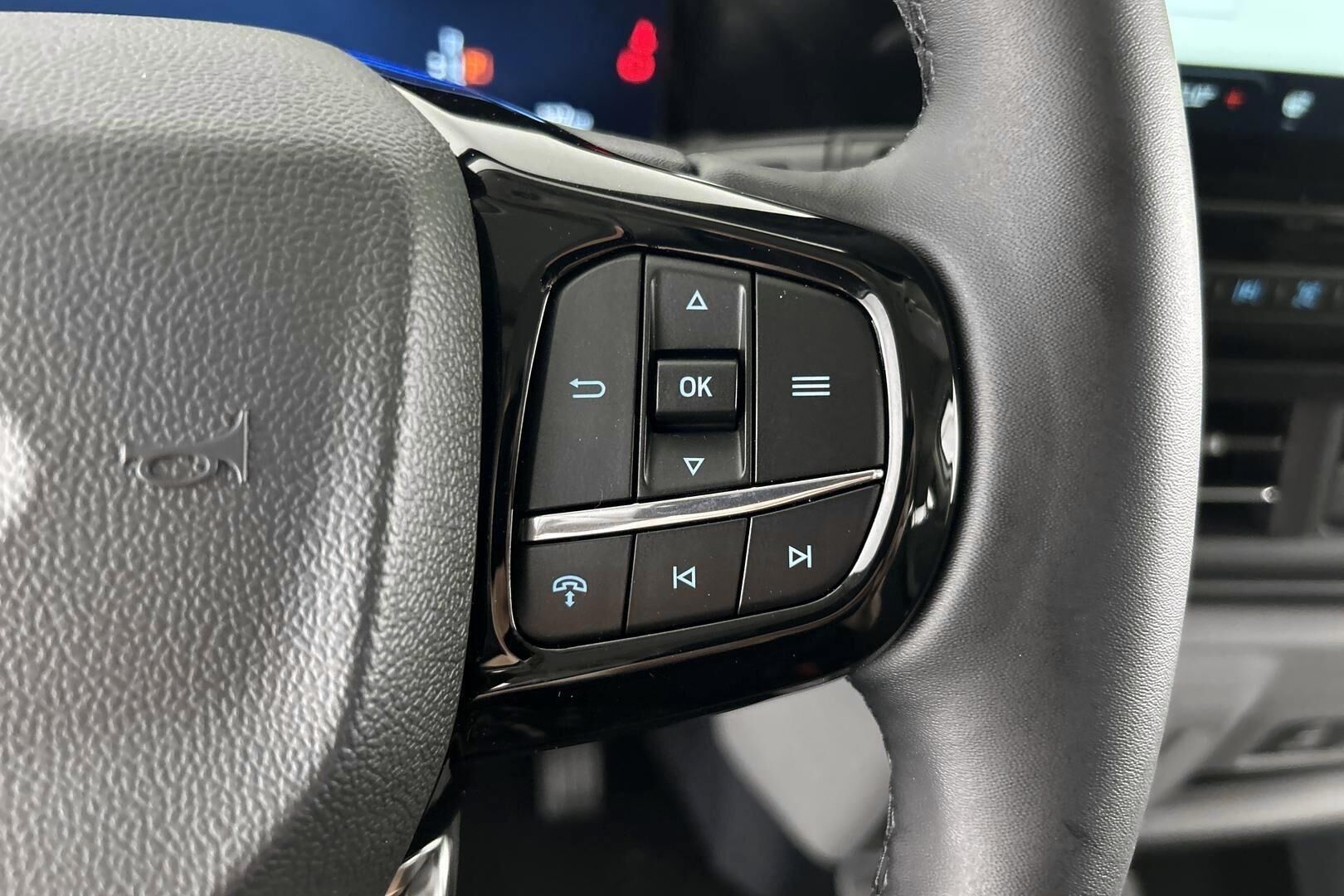 Ford Tourneo Custom iso kuva 23