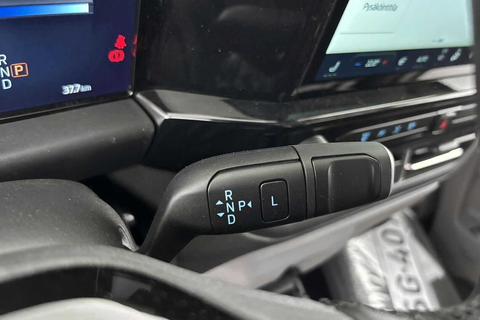 Ford Tourneo Custom iso kuva 25