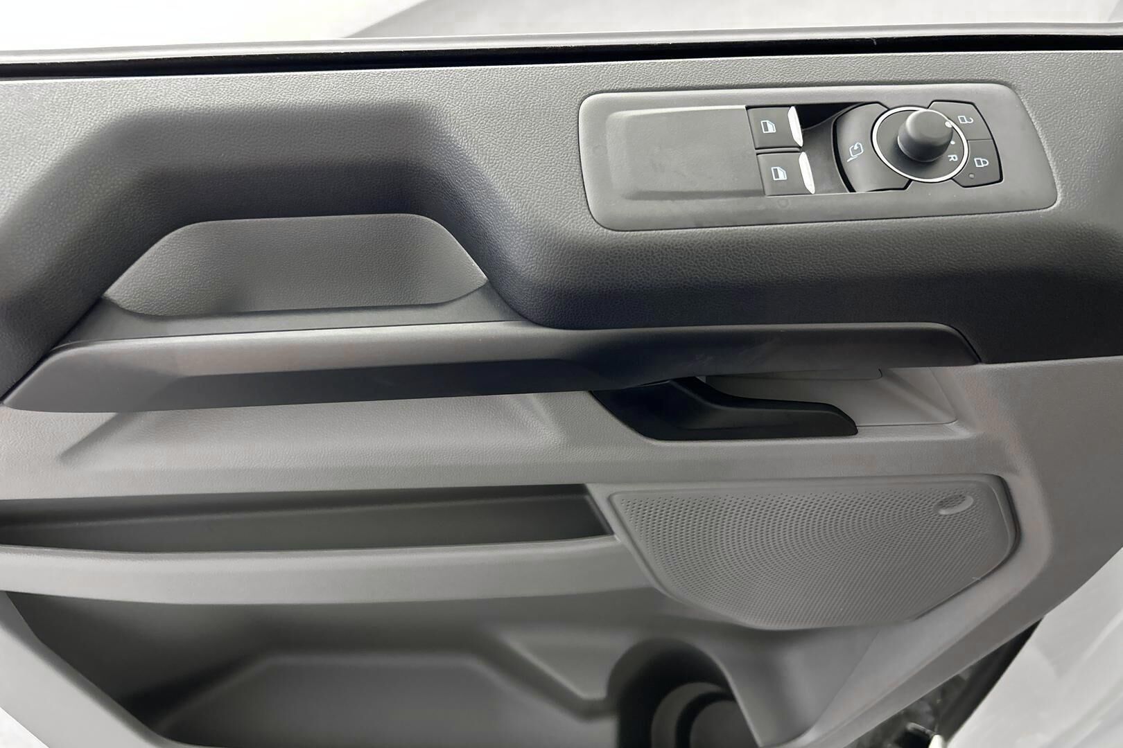 Ford Tourneo Custom iso kuva 27