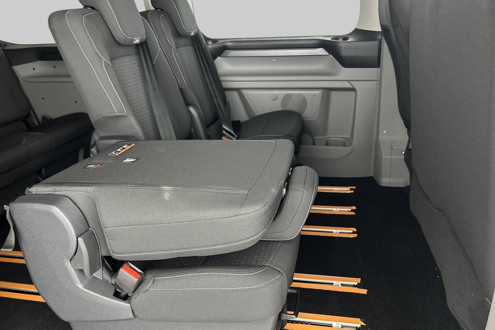 Ford Tourneo Custom iso kuva 30