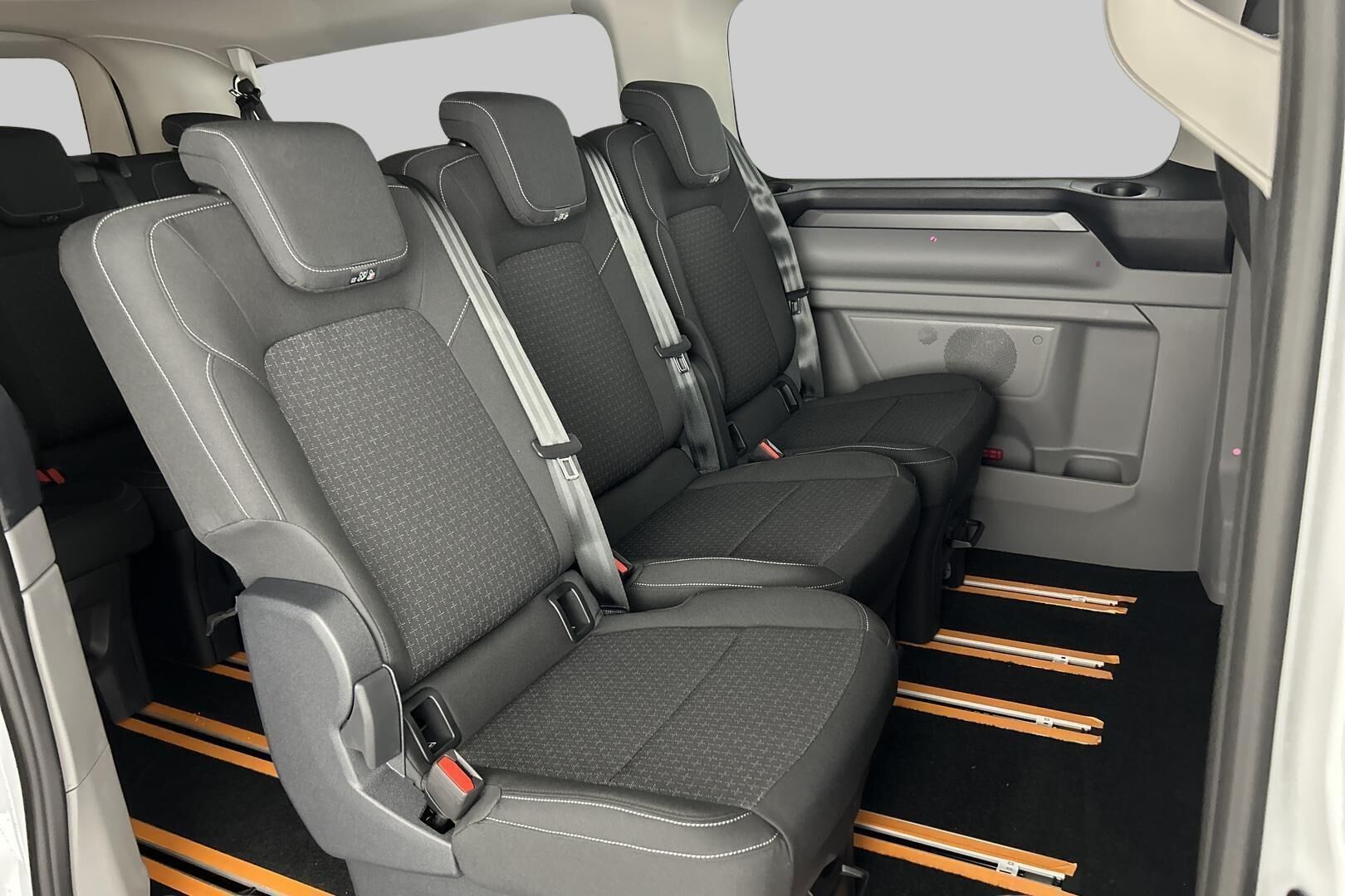 Ford Tourneo Custom iso kuva 32
