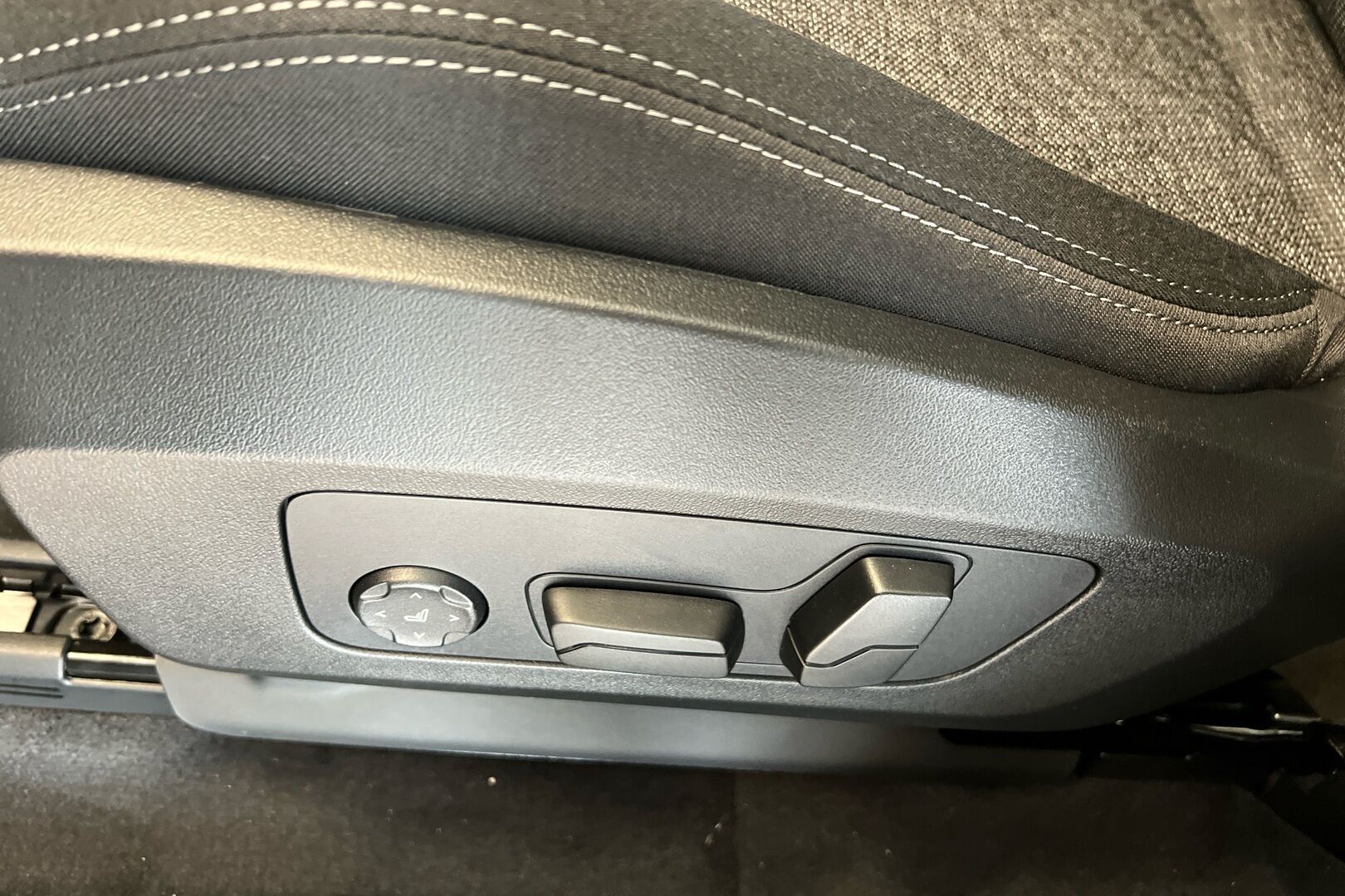 BMW X1 iso kuva 13