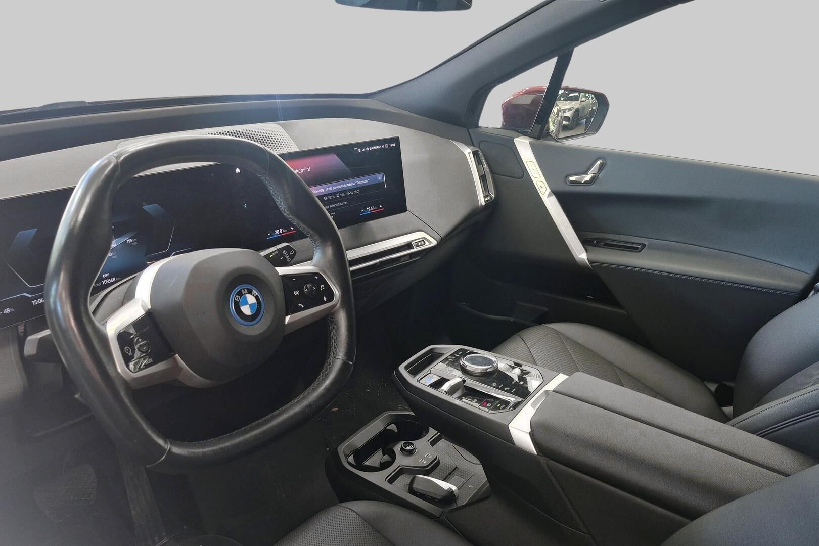 BMW iX iso kuva 1