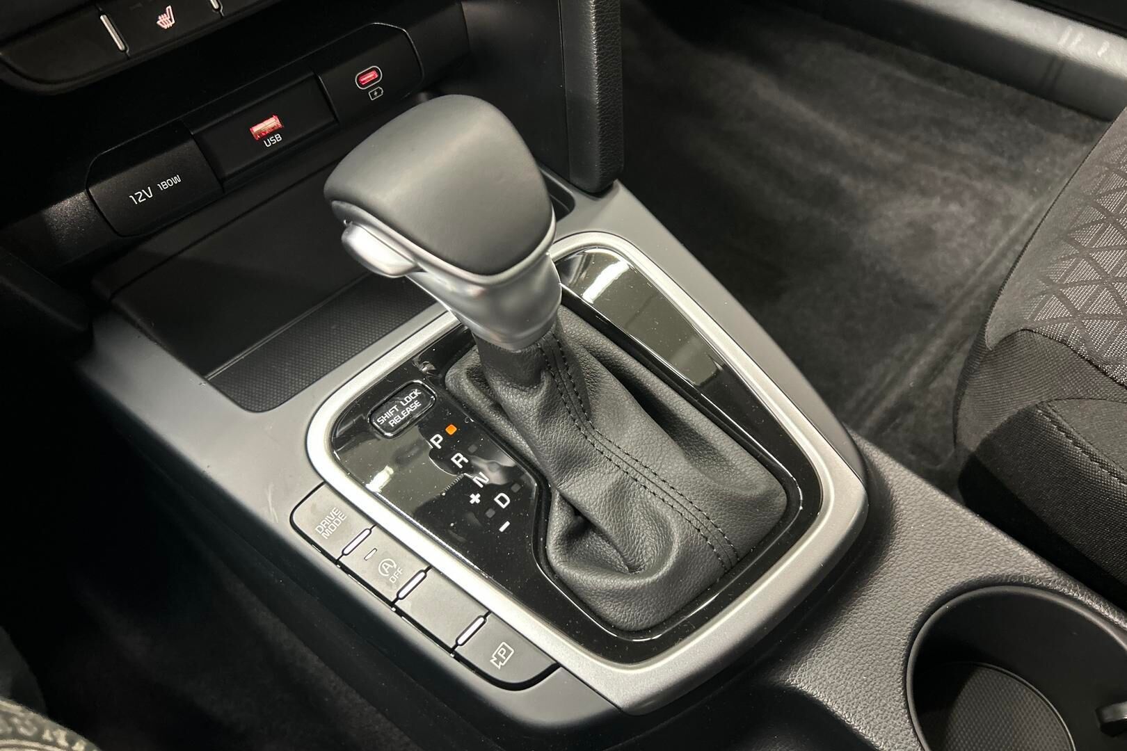 Kia Ceed iso kuva 17