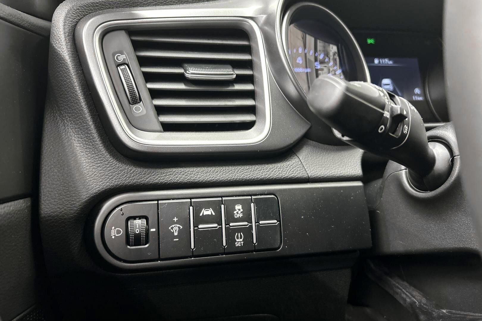 Kia Ceed iso kuva 19