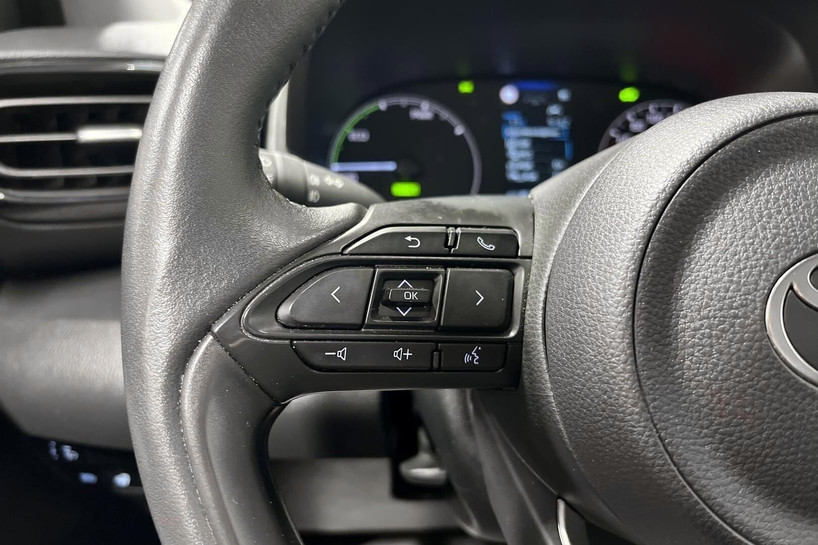 Toyota Yaris iso kuva 15