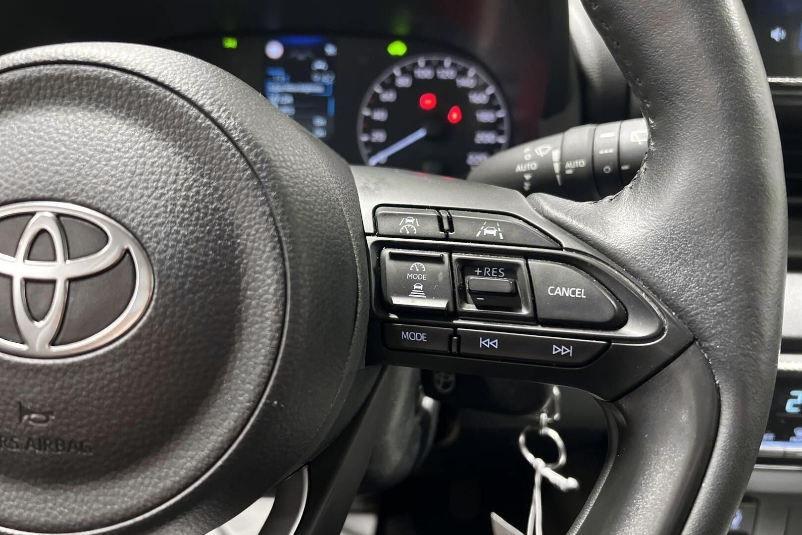 Toyota Yaris iso kuva 16