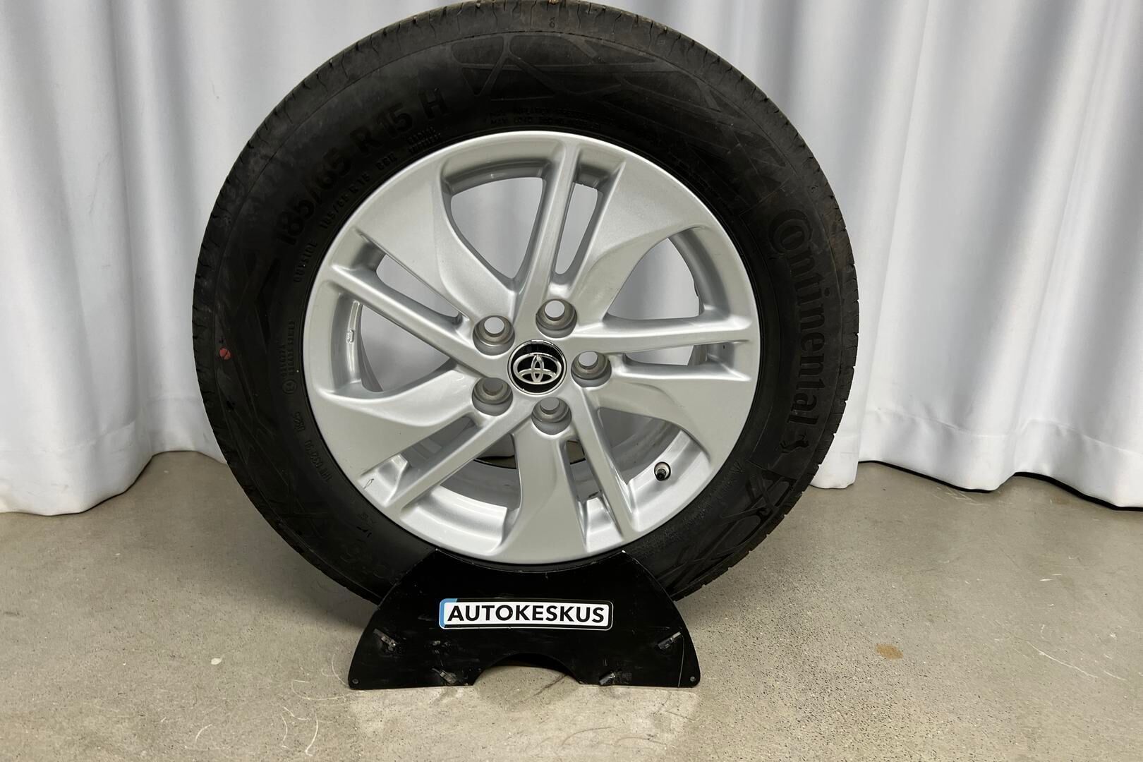 Toyota Yaris iso kuva 18