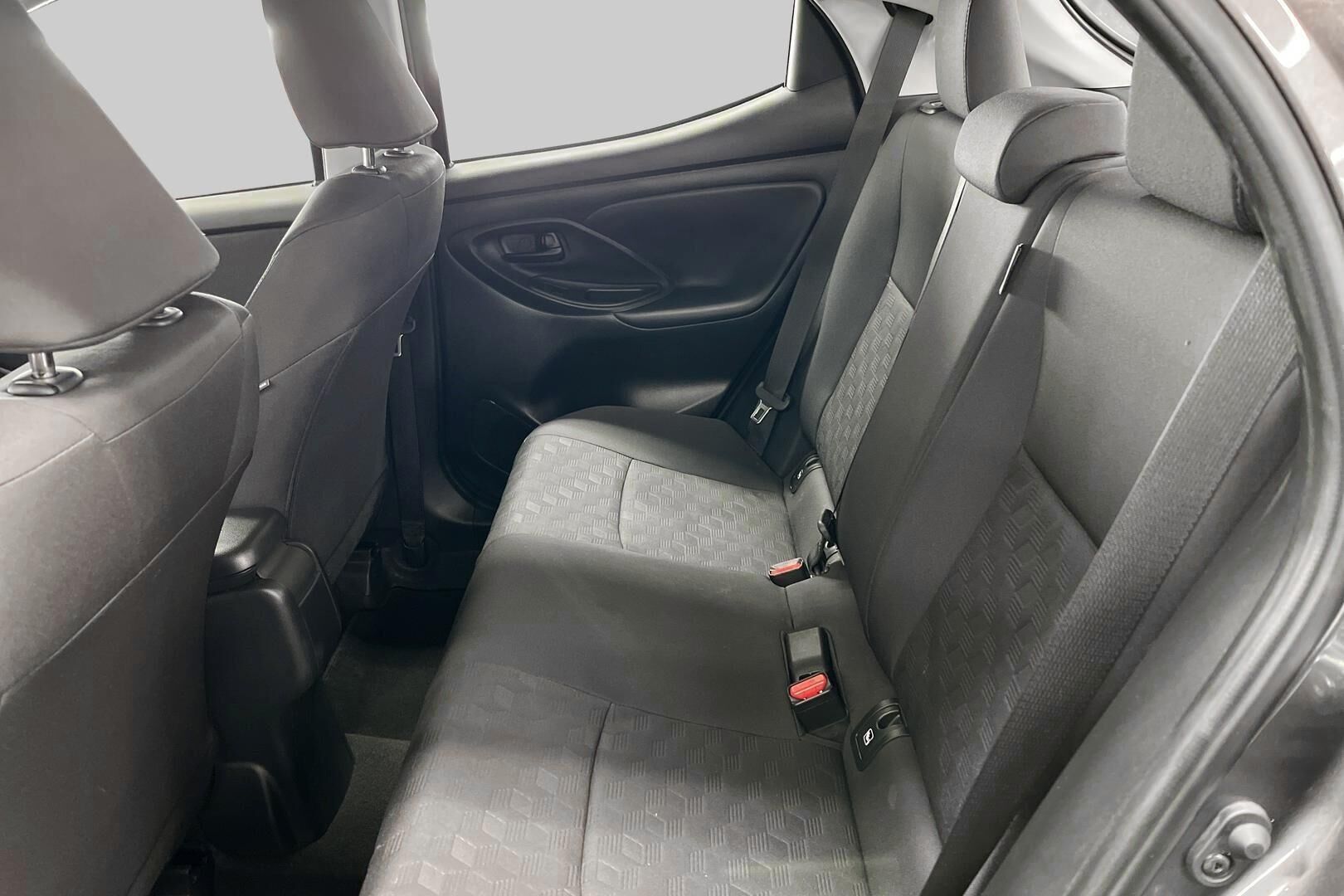 Toyota Yaris iso kuva 8