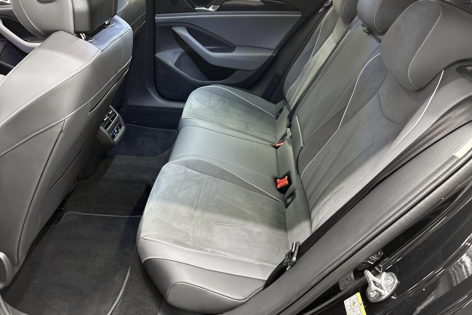 Volkswagen Passat iso kuva 11