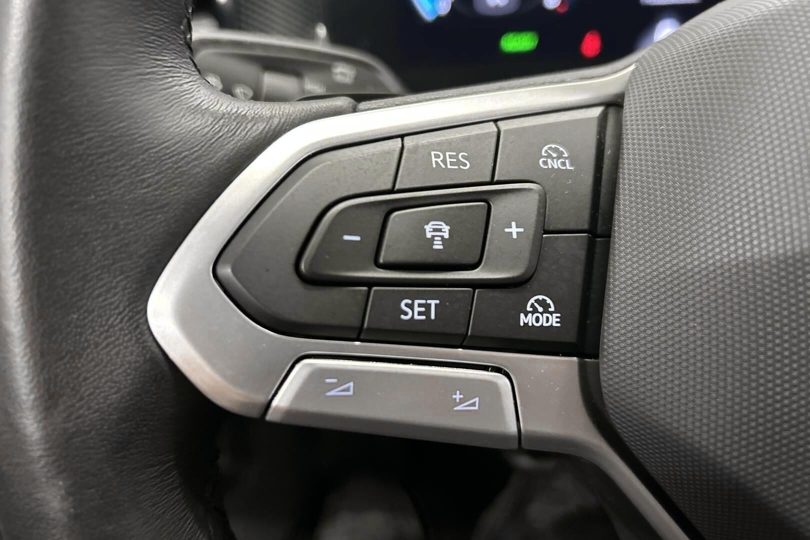 Volkswagen Passat iso kuva 14