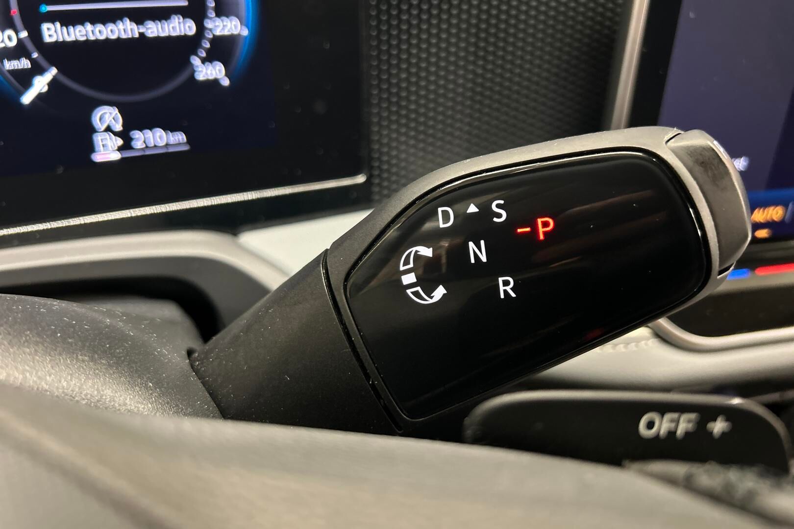 Volkswagen Passat iso kuva 21