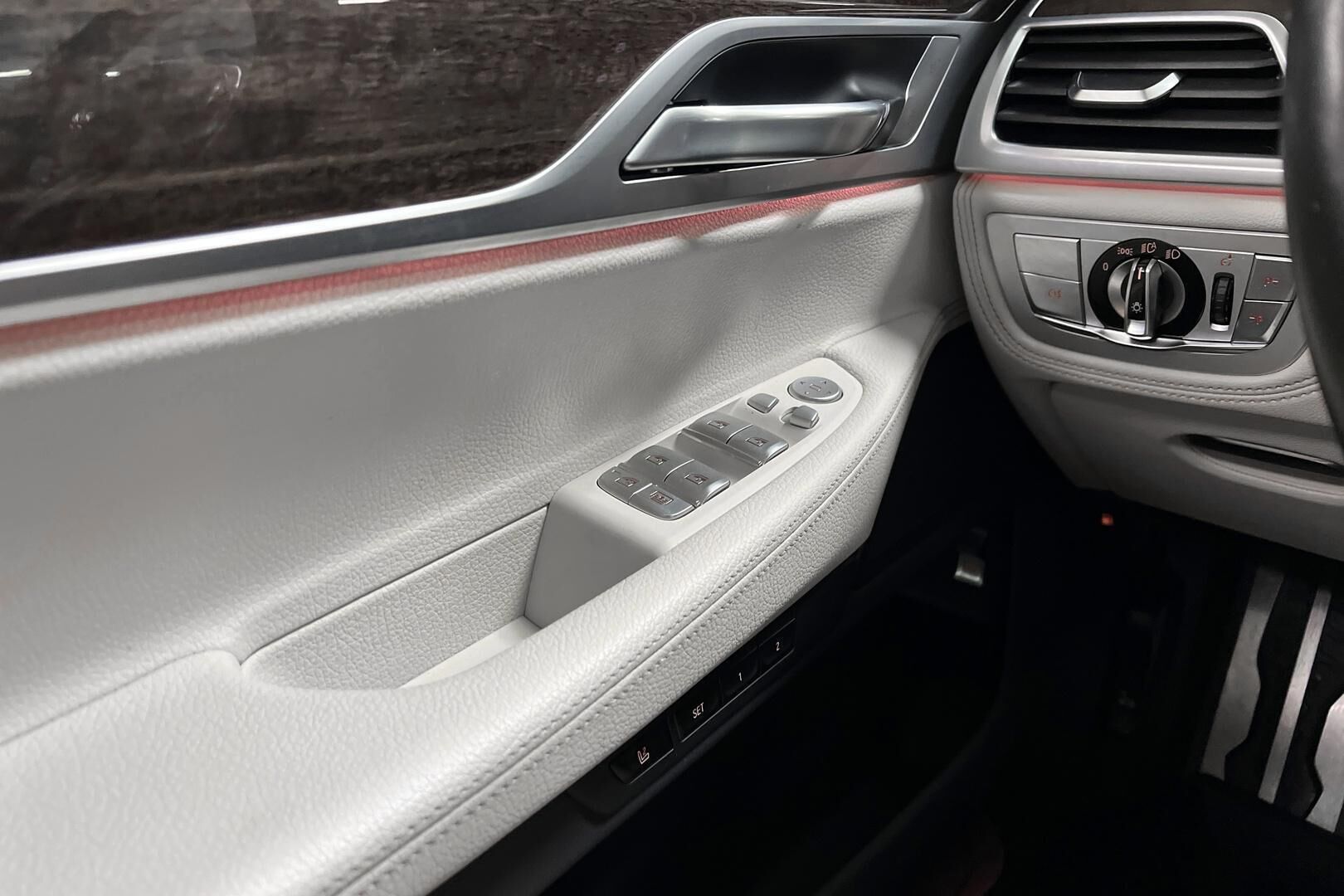 BMW 7-sarja iso kuva 20