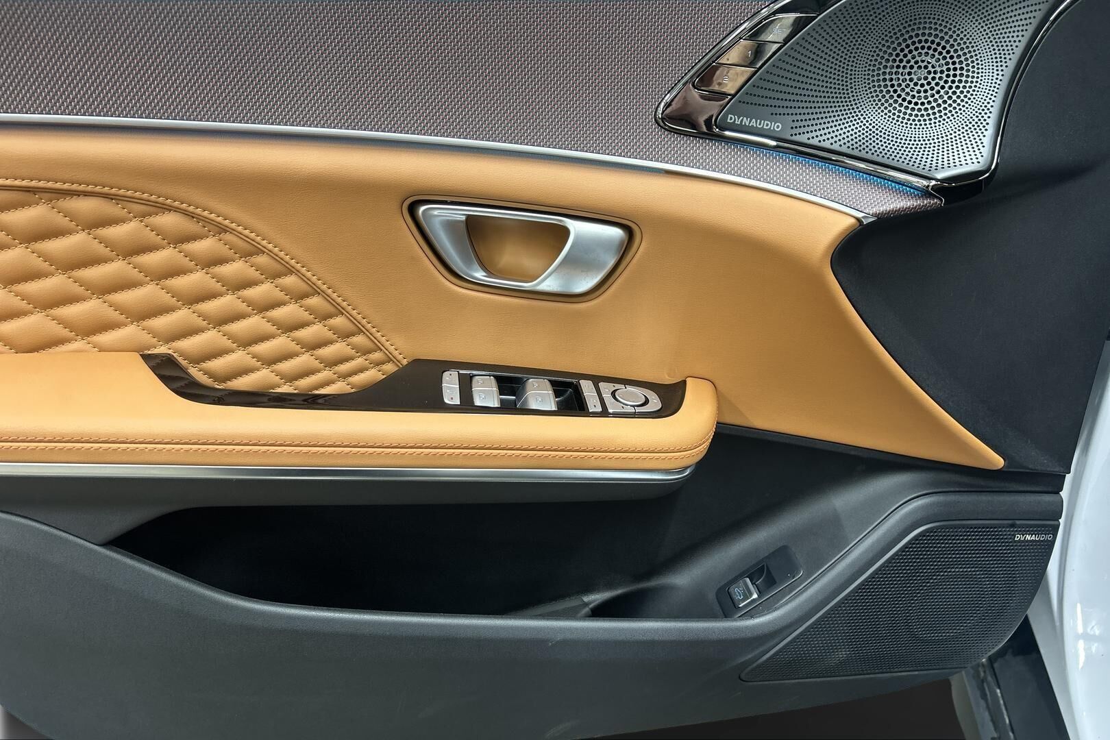 BYD Han iso kuva 13