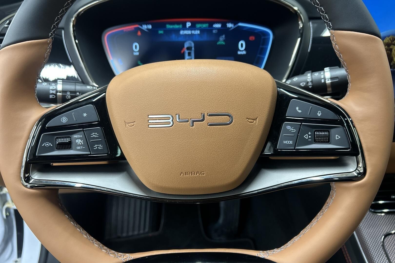 BYD Han iso kuva 14