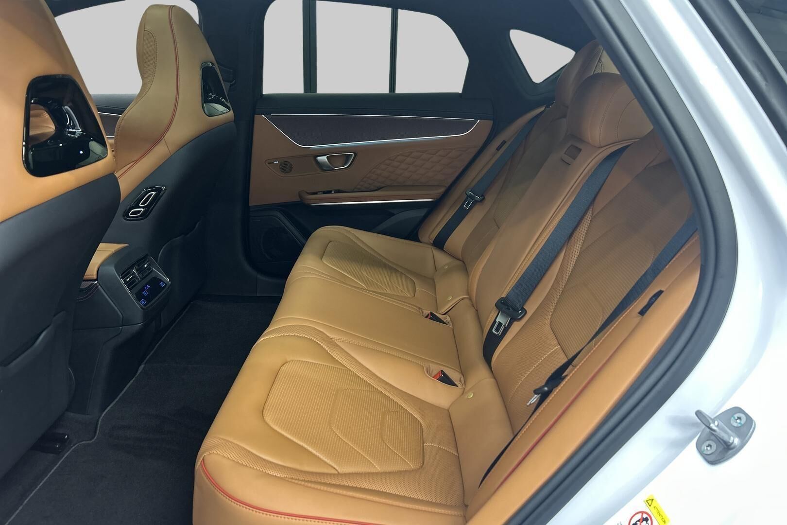 BYD Han iso kuva 9