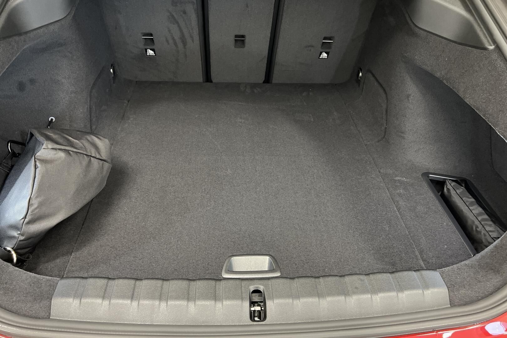 BMW i4 iso kuva 9