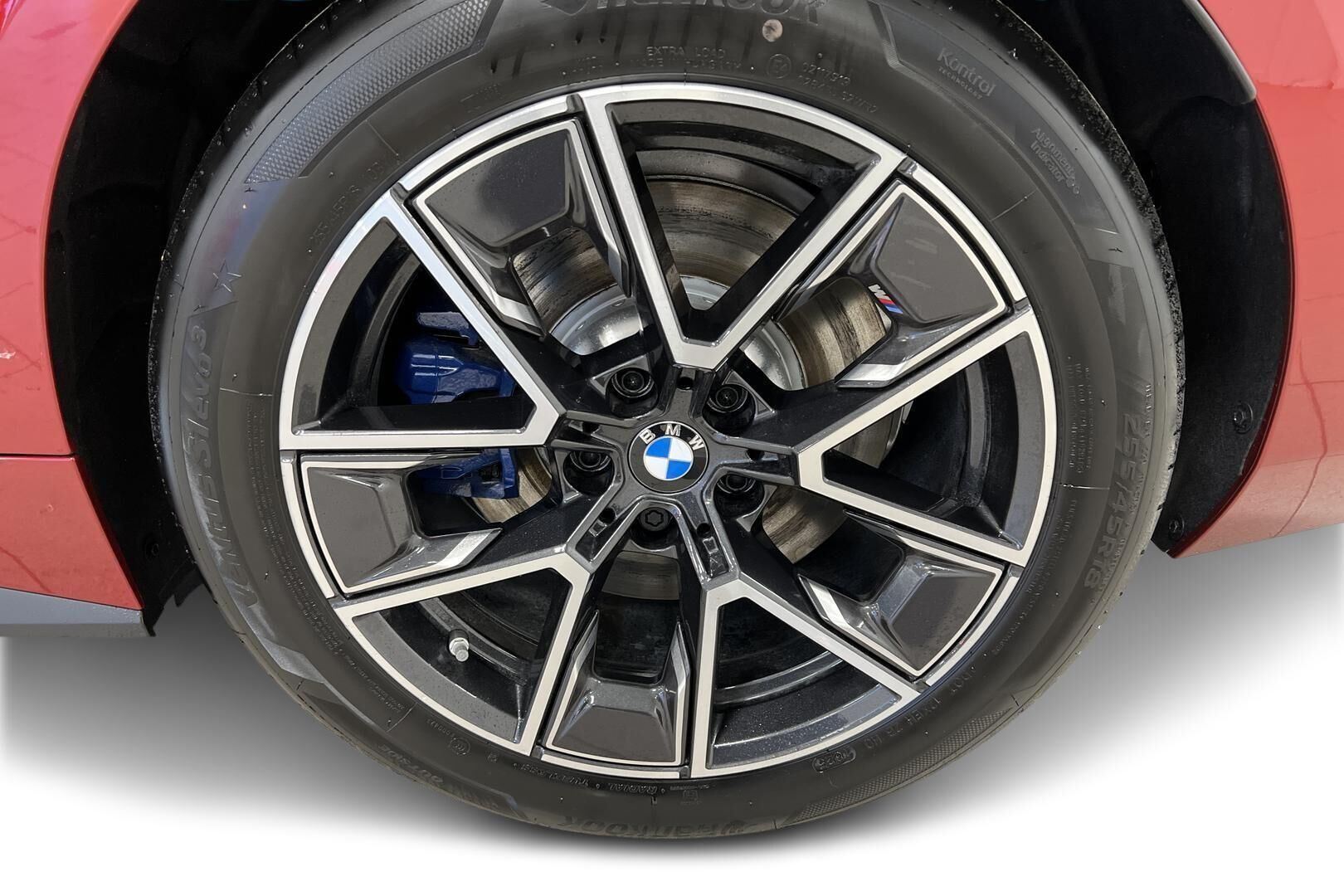 BMW i4 iso kuva 20