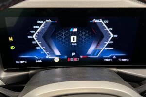 BMW i4 esikatselu 13