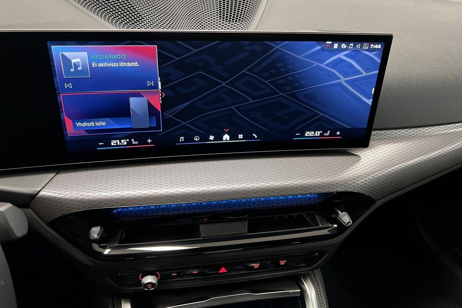 BMW i4 iso kuva 10