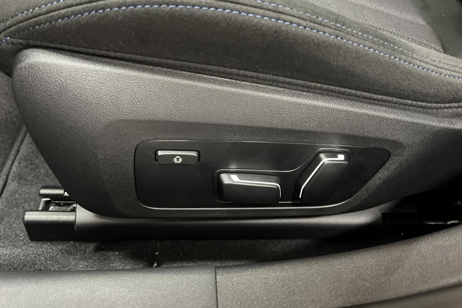 BMW i4 iso kuva 22