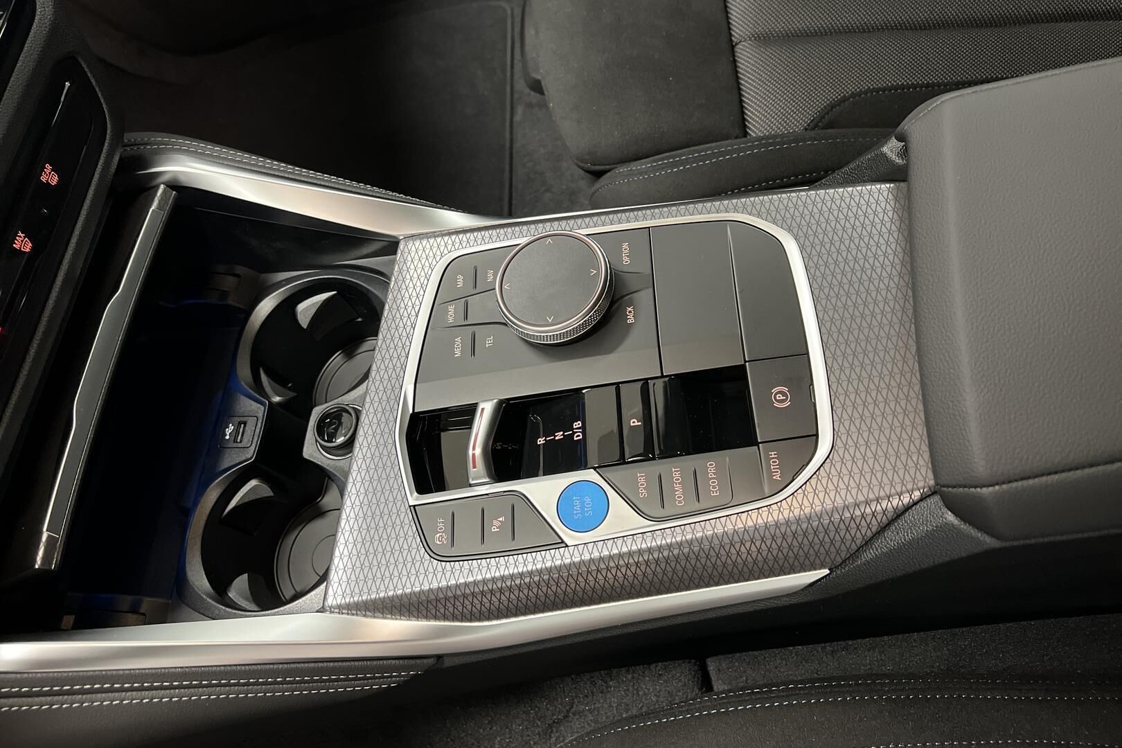 BMW i4 iso kuva 16