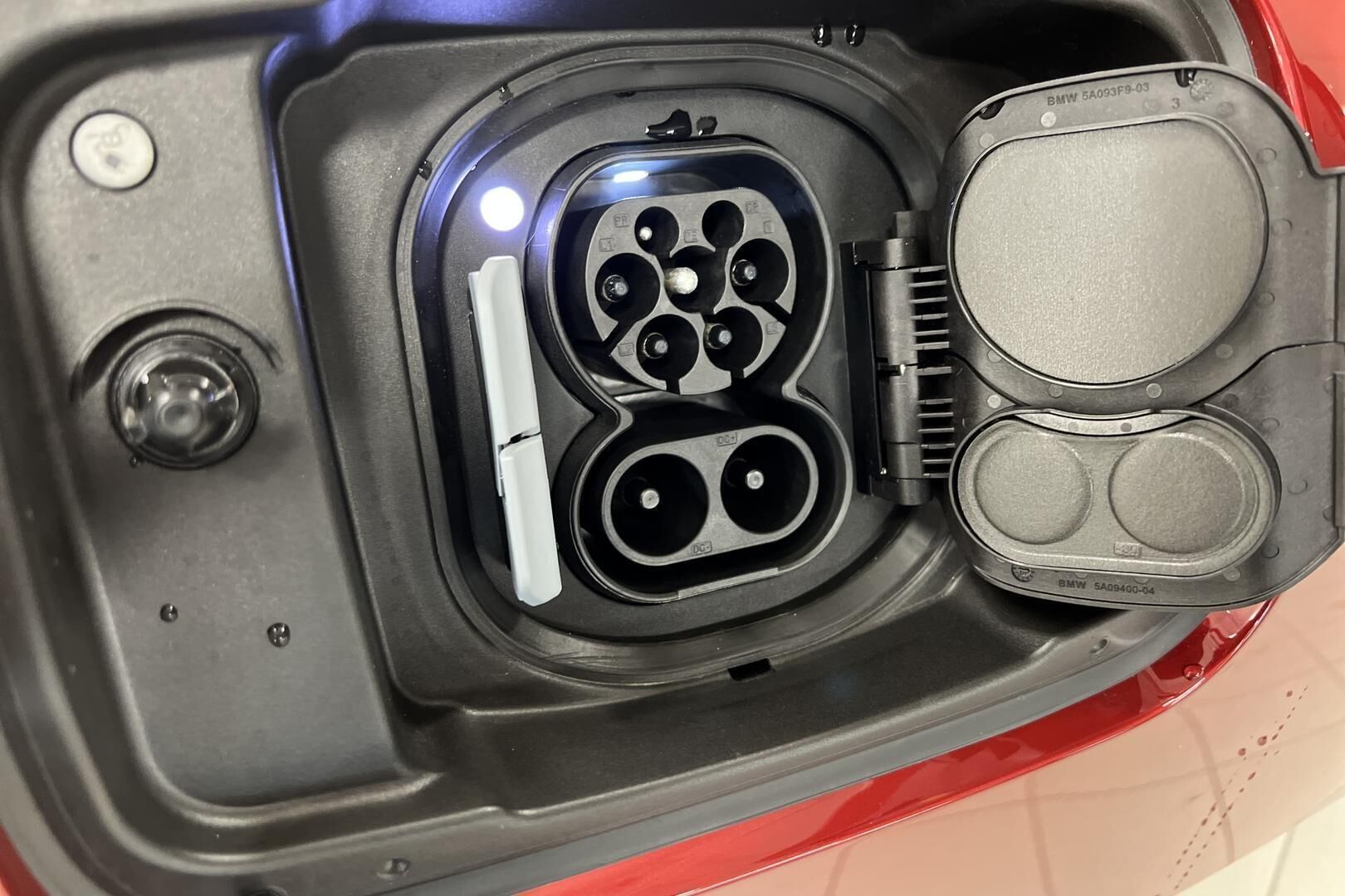 BMW i4 iso kuva 23