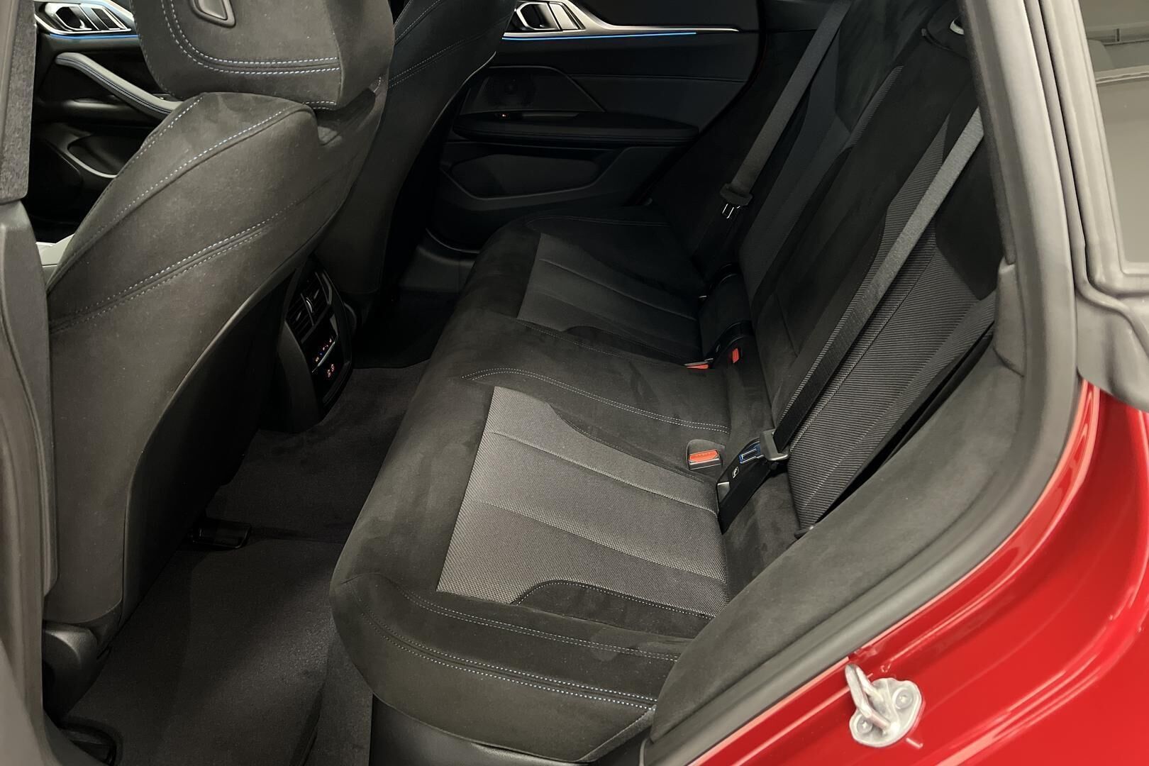 BMW i4 iso kuva 19