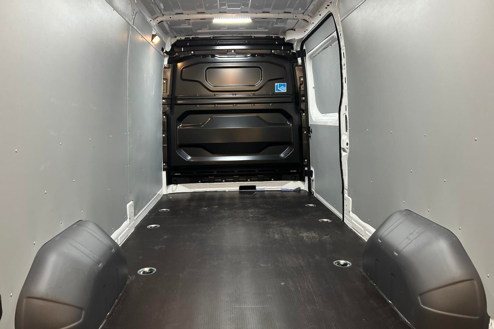 Nissan Interstar iso kuva 10