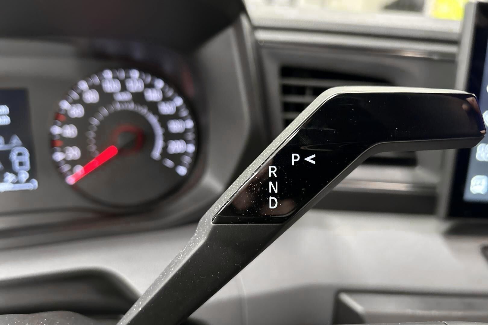 Nissan Interstar iso kuva 17