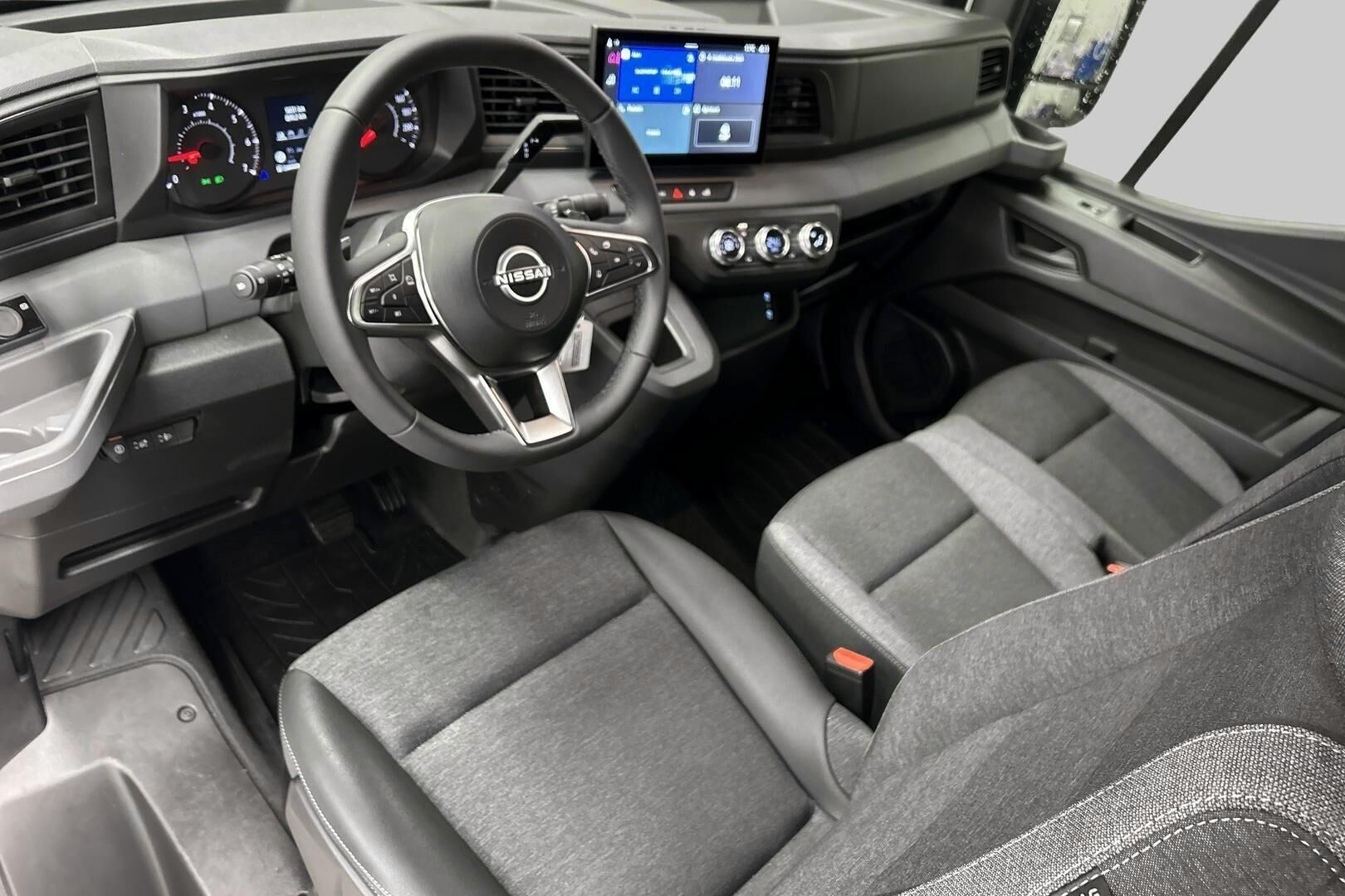 Nissan Interstar iso kuva 8