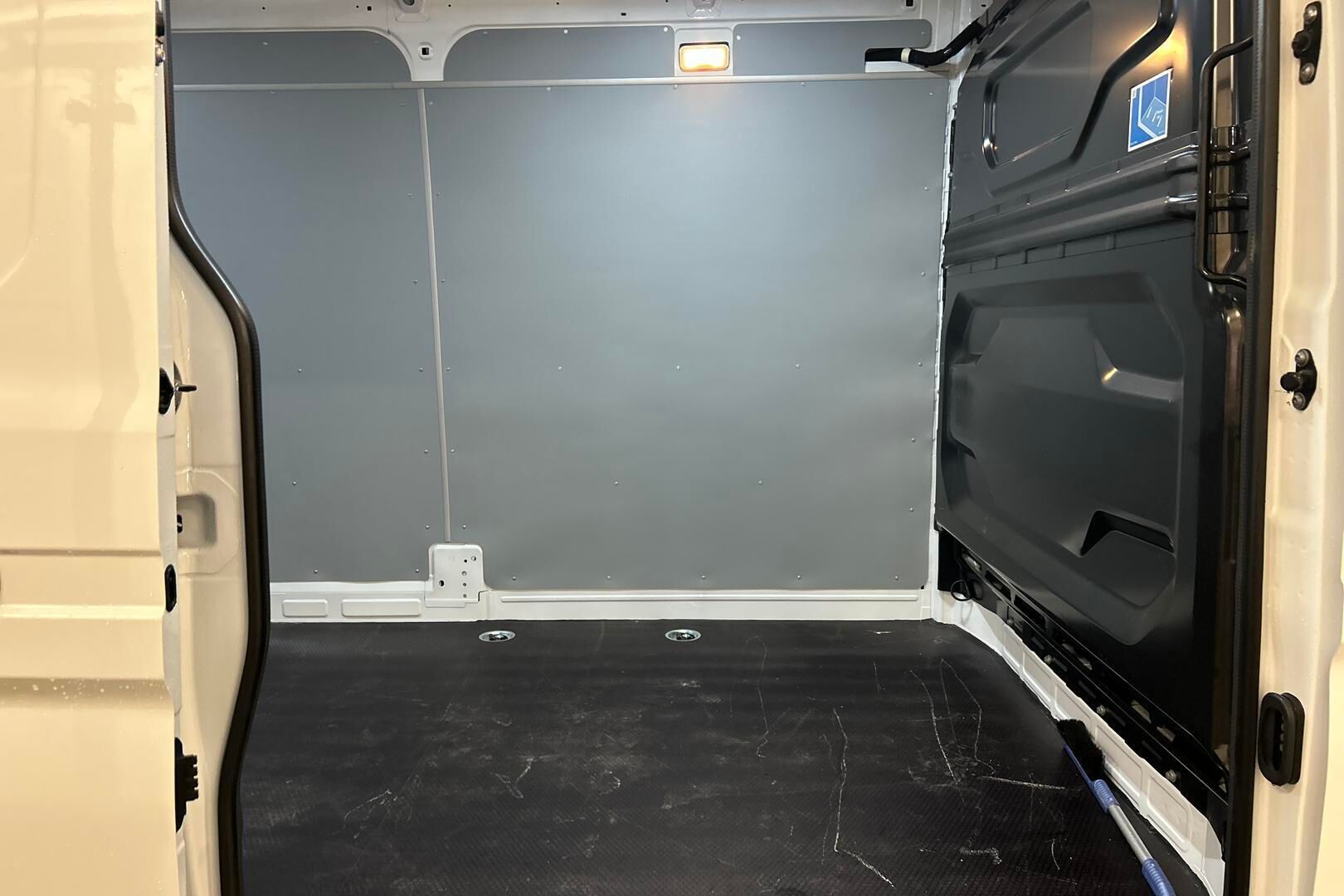 Nissan Interstar iso kuva 9