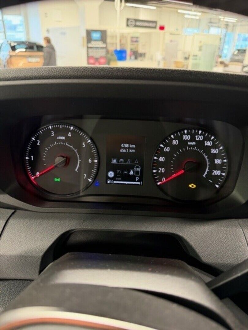 Nissan Interstar iso kuva 9