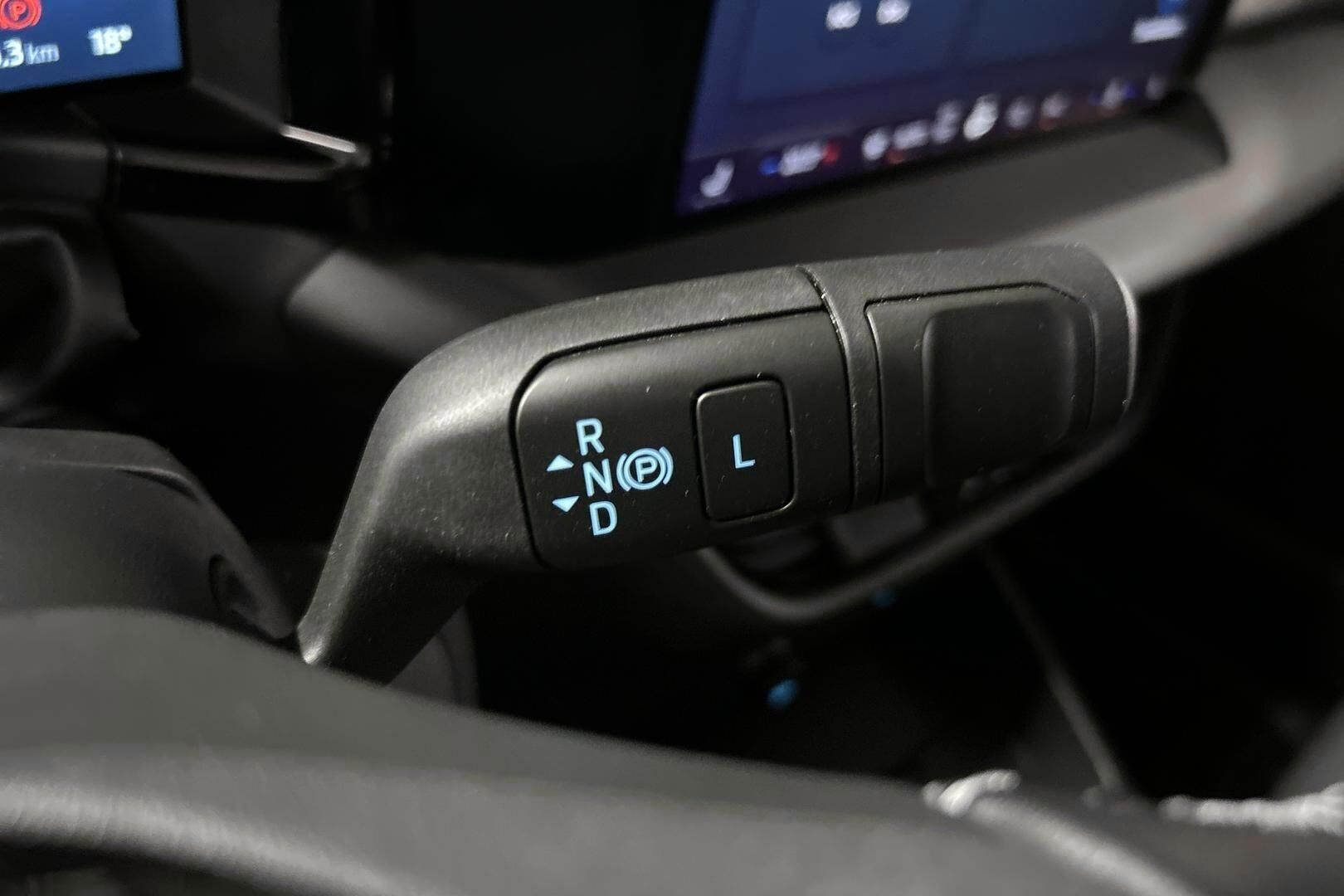 Ford Transit Courier iso kuva 9