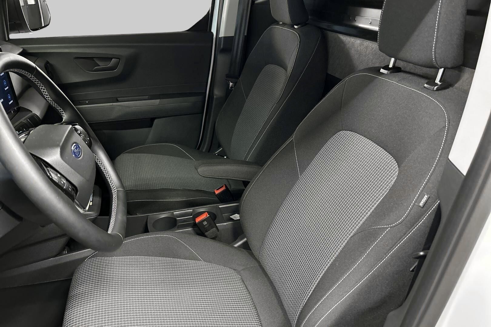 Ford Transit Courier iso kuva 22