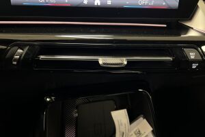 BMW iX1 esikatselu 20