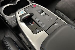 BMW iX1 esikatselu 8