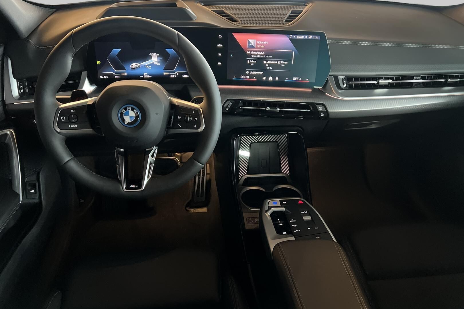 BMW iX2 iso kuva 10
