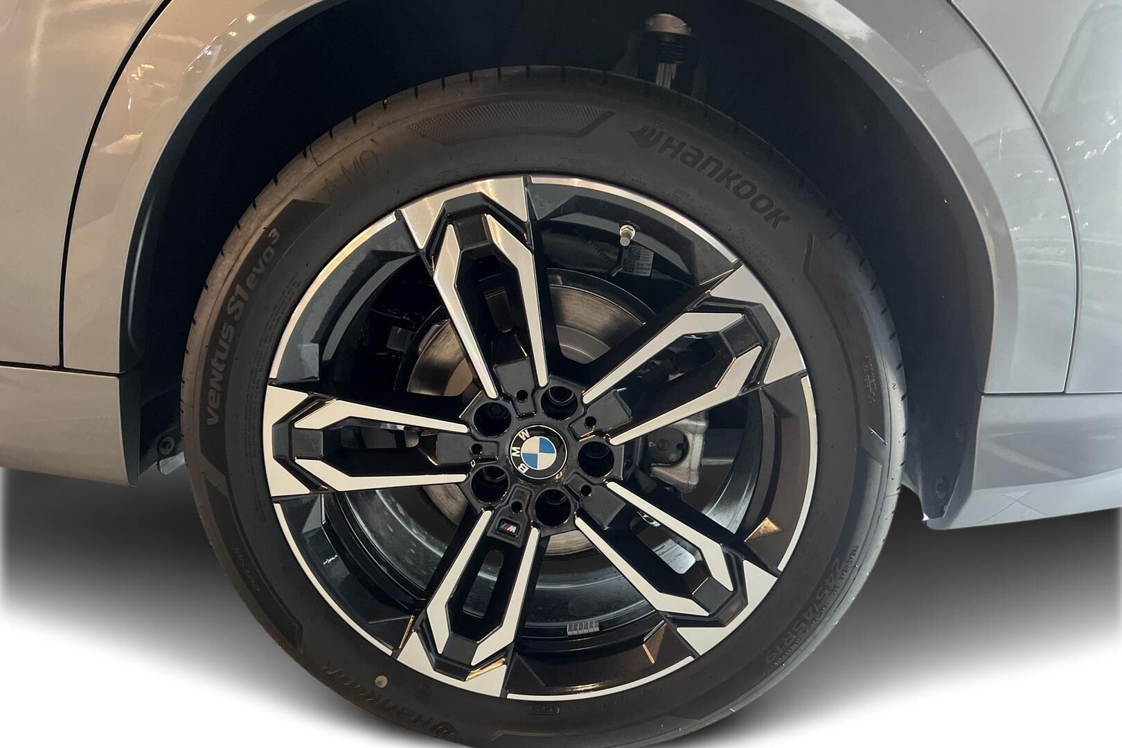 BMW iX2 iso kuva 12