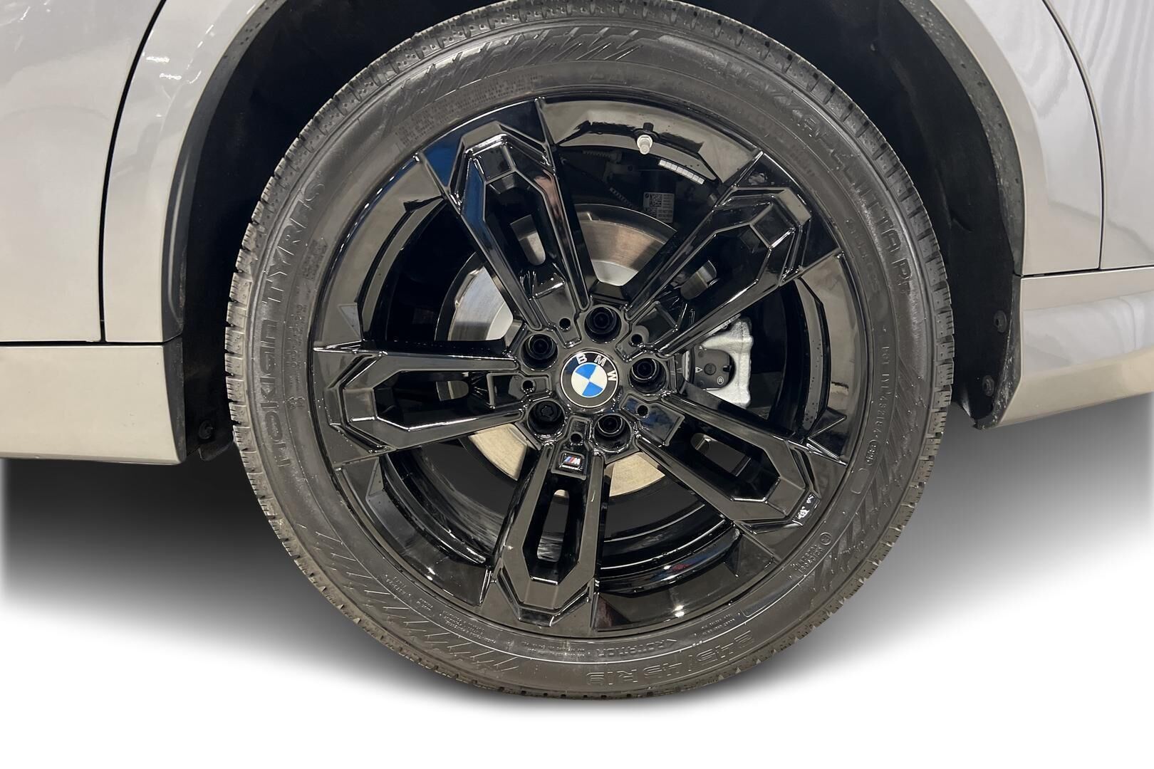 BMW iX2 iso kuva 8