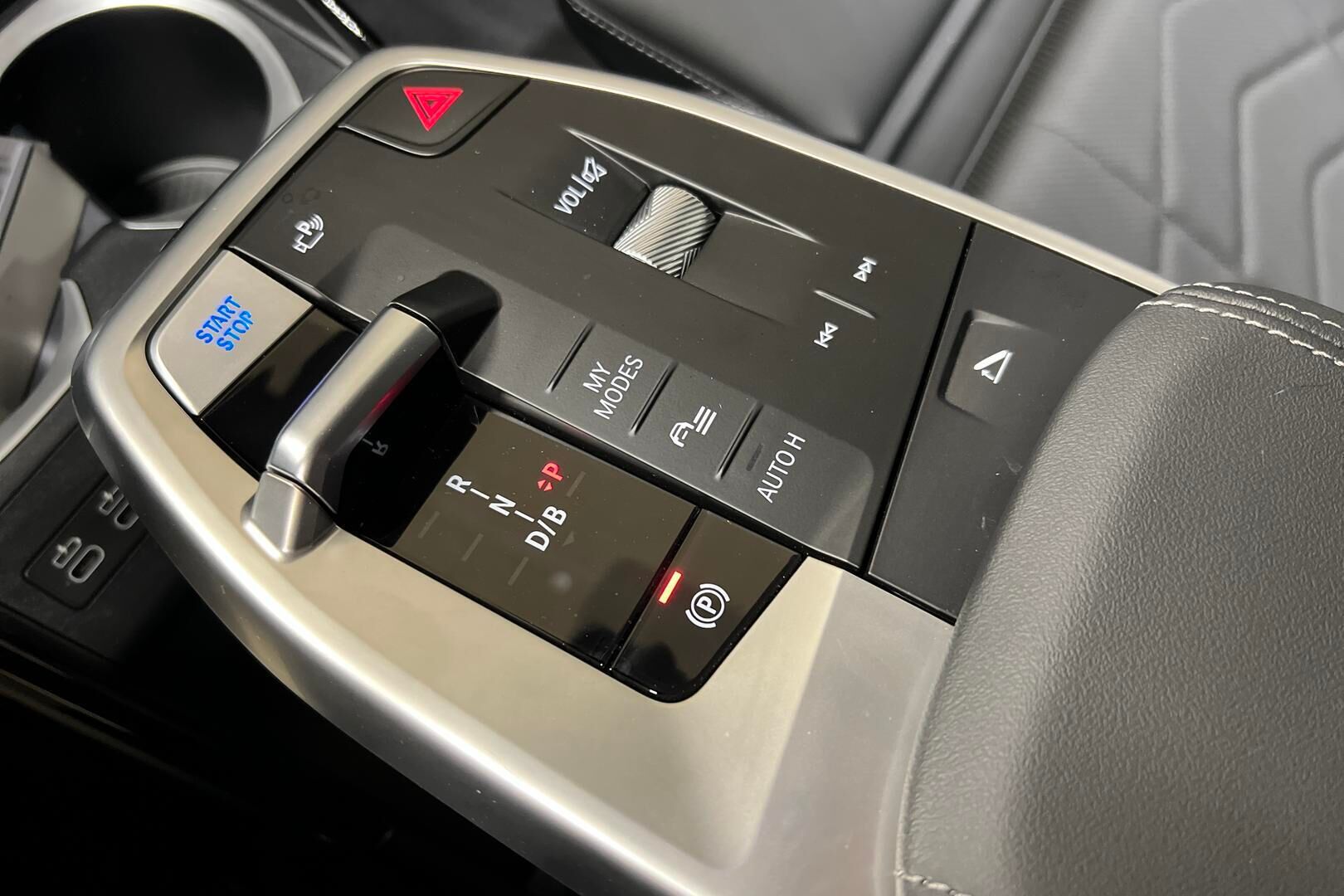 BMW iX2 iso kuva 9