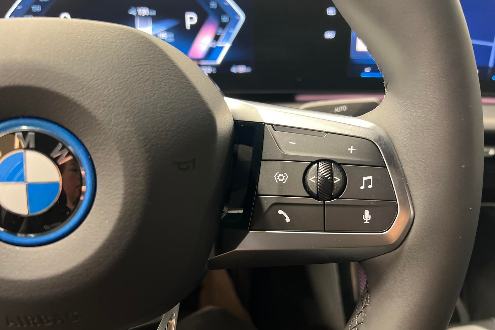 BMW iX2 iso kuva 10
