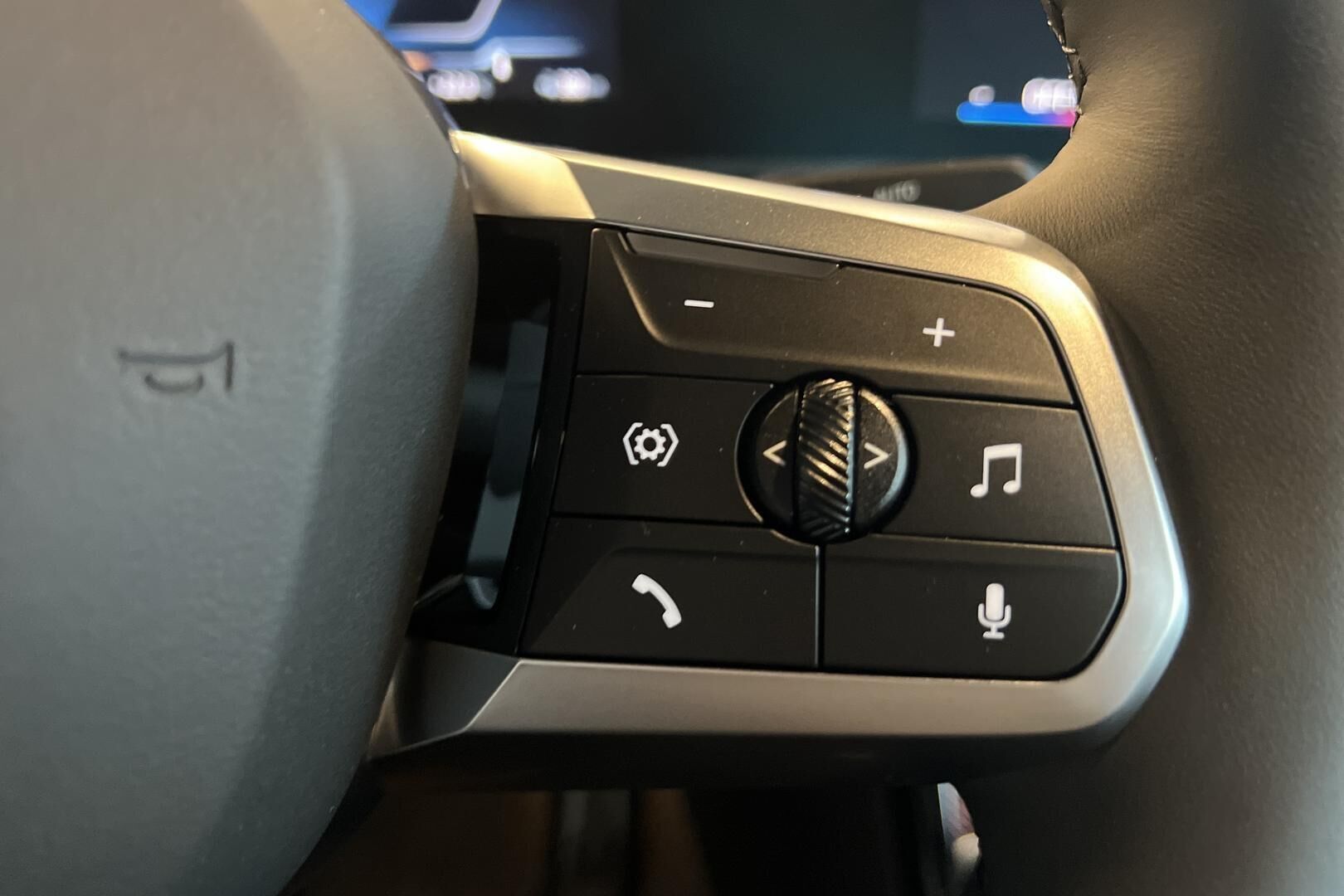 BMW iX2 iso kuva 17