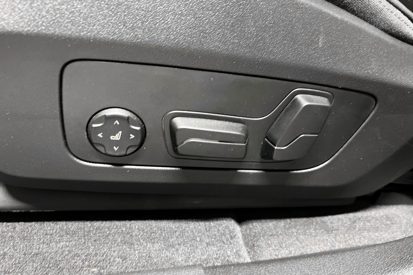 BMW iX2 iso kuva 12