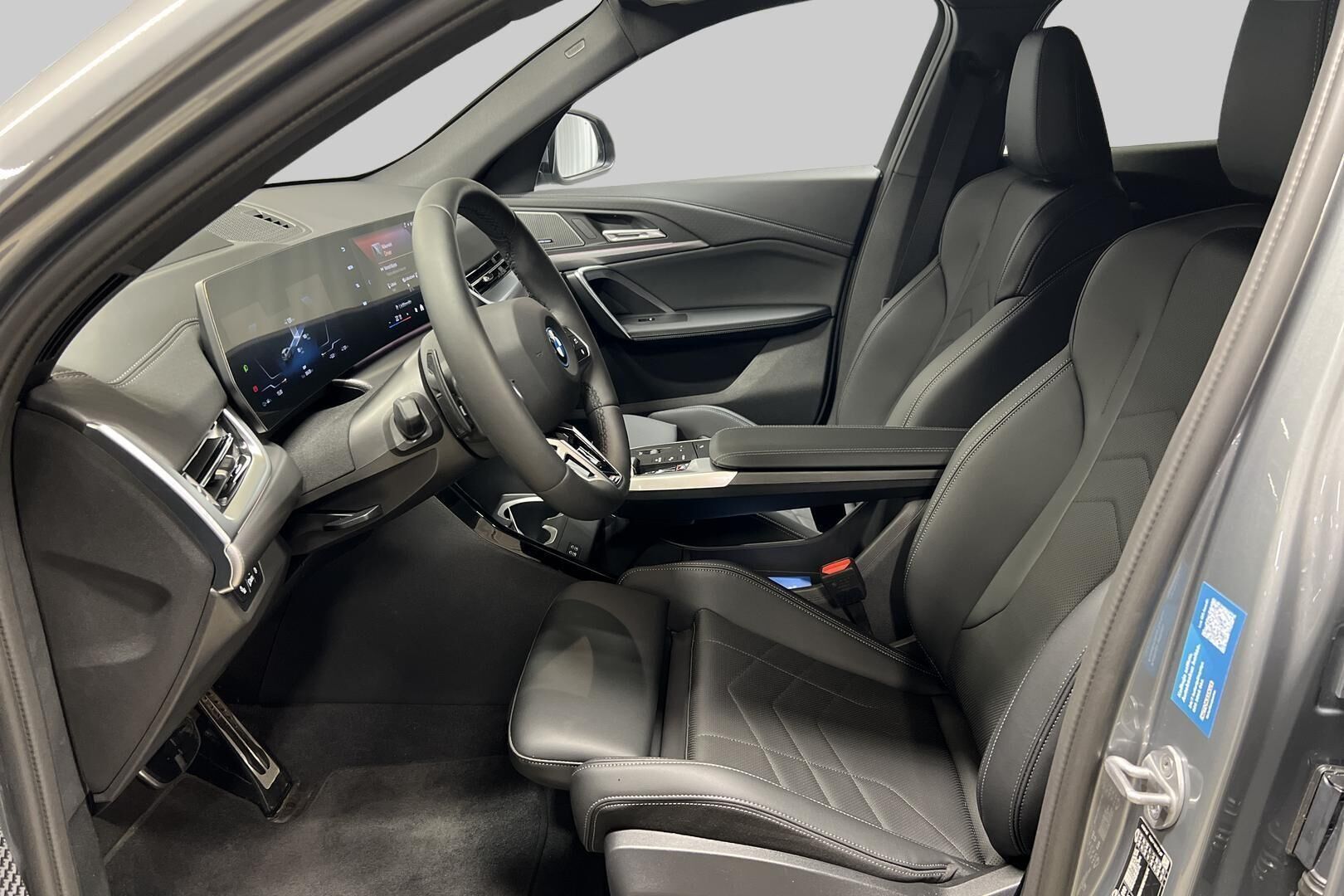 BMW iX2 iso kuva 5