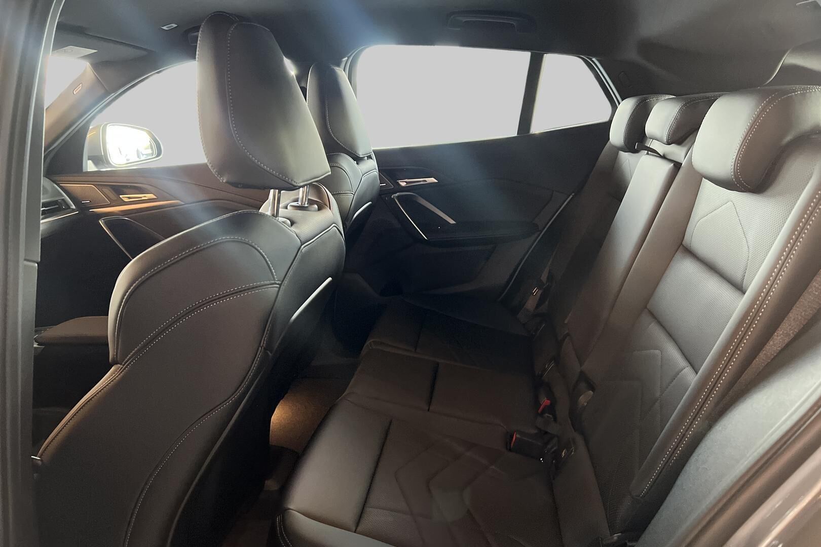 BMW iX2 iso kuva 9